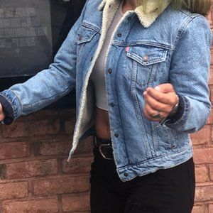 Levi Strauss & Co Sherpa Lined Light Wash Denim Jacket Size Sm / Med